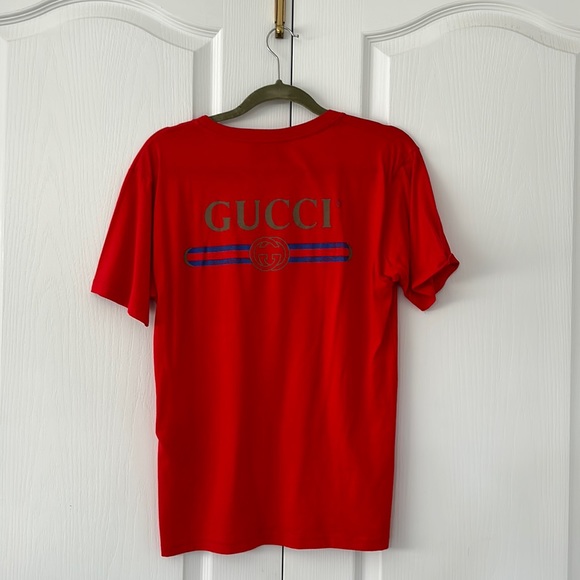 Size Small red men’s Gucci T-shirt